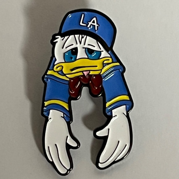 LA Dodgers Donald Duck Hat Pin Pins Streetwear Hats Bag Baseball Fitted New Era - Picture 1 of 7